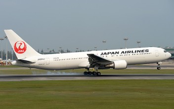 Japan Airlines Boeing 767-300