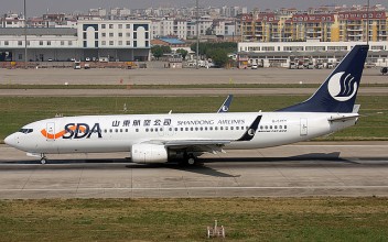 Shandong Airlines Boeing 737-800