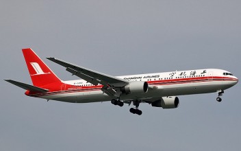 Shanghai Airlines Boeing 767-300